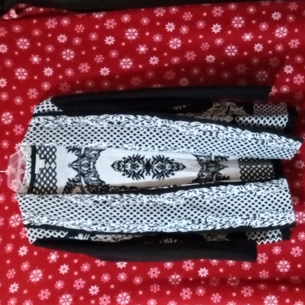 Outlander sweater Lg size black/white
